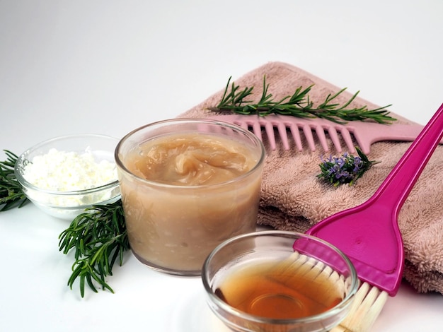 Jak zrobić maskę na włosy domowymi sposobami?