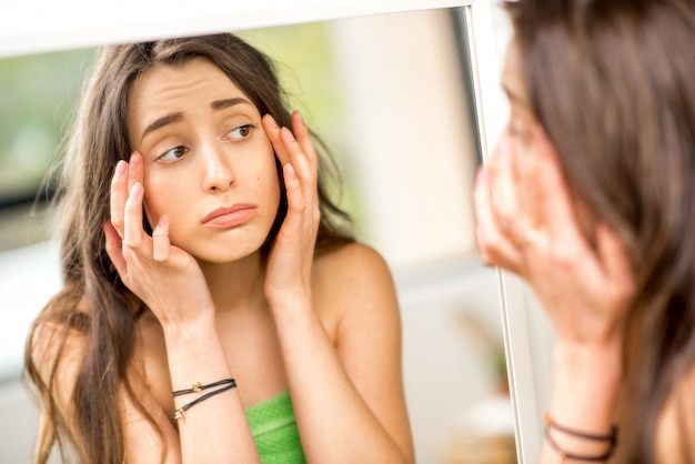 Co stosować na suchą skórę zimą?