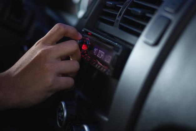 Jak nabić klimatyzację samemu i uniknąć najczęstszych błędów?